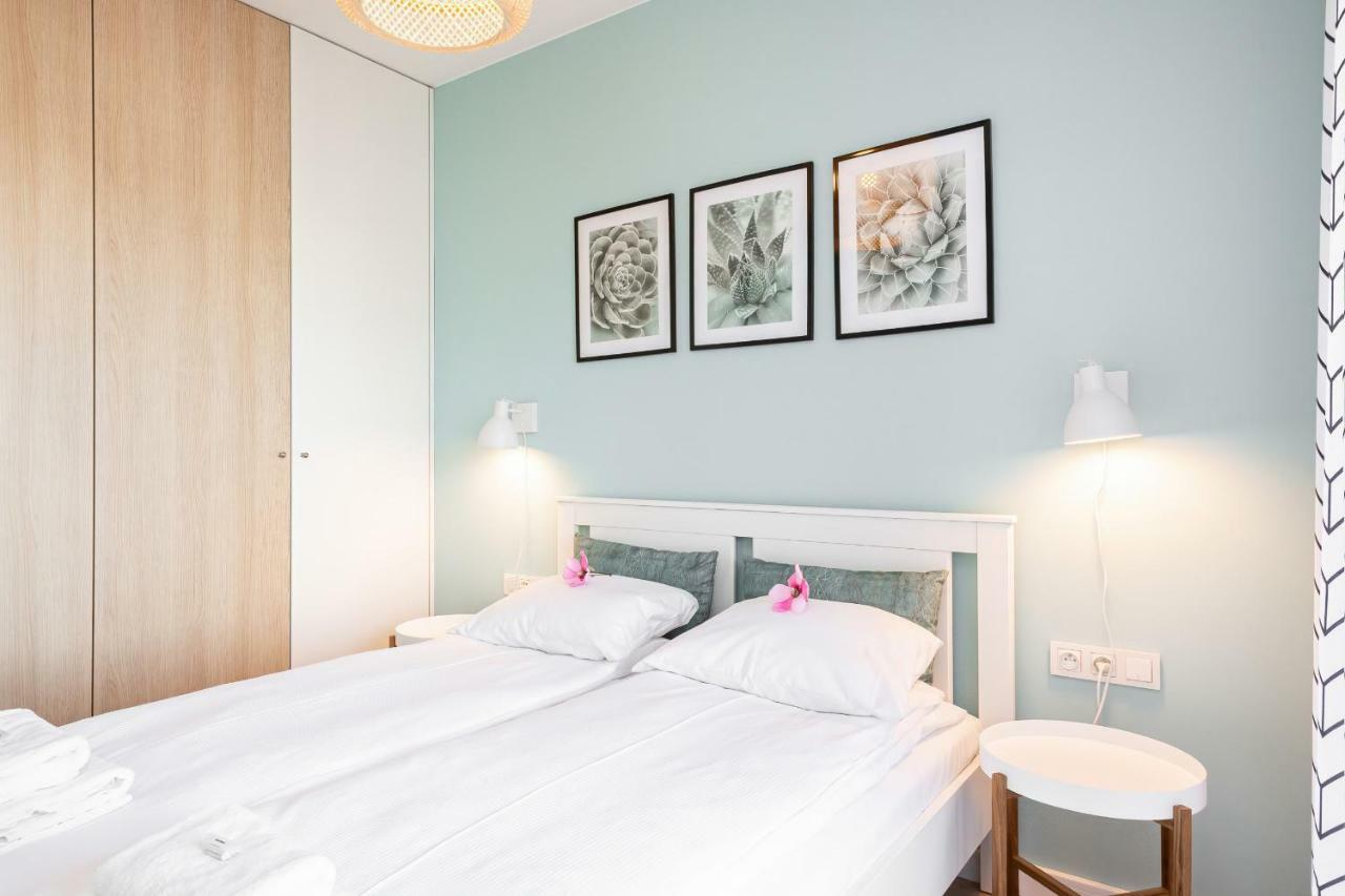 Apartment Walonska With Free Parking Wroclaw By Noclegi Renters Exterior photo